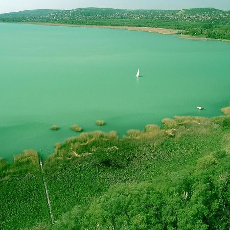 Апартаменты Fuzliget Surf Garden Балатонфюзфё Экстерьер фото
